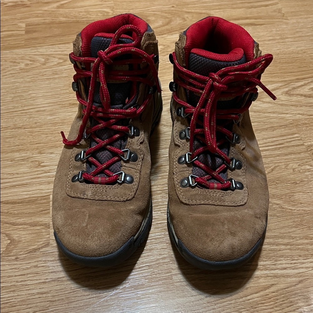 Women’s Columbia Newton Ridge Plus Waterproof Hiking Boots Size 8